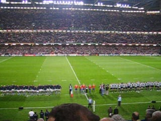 le XV de France et les All-Blacks pendant les hymnes